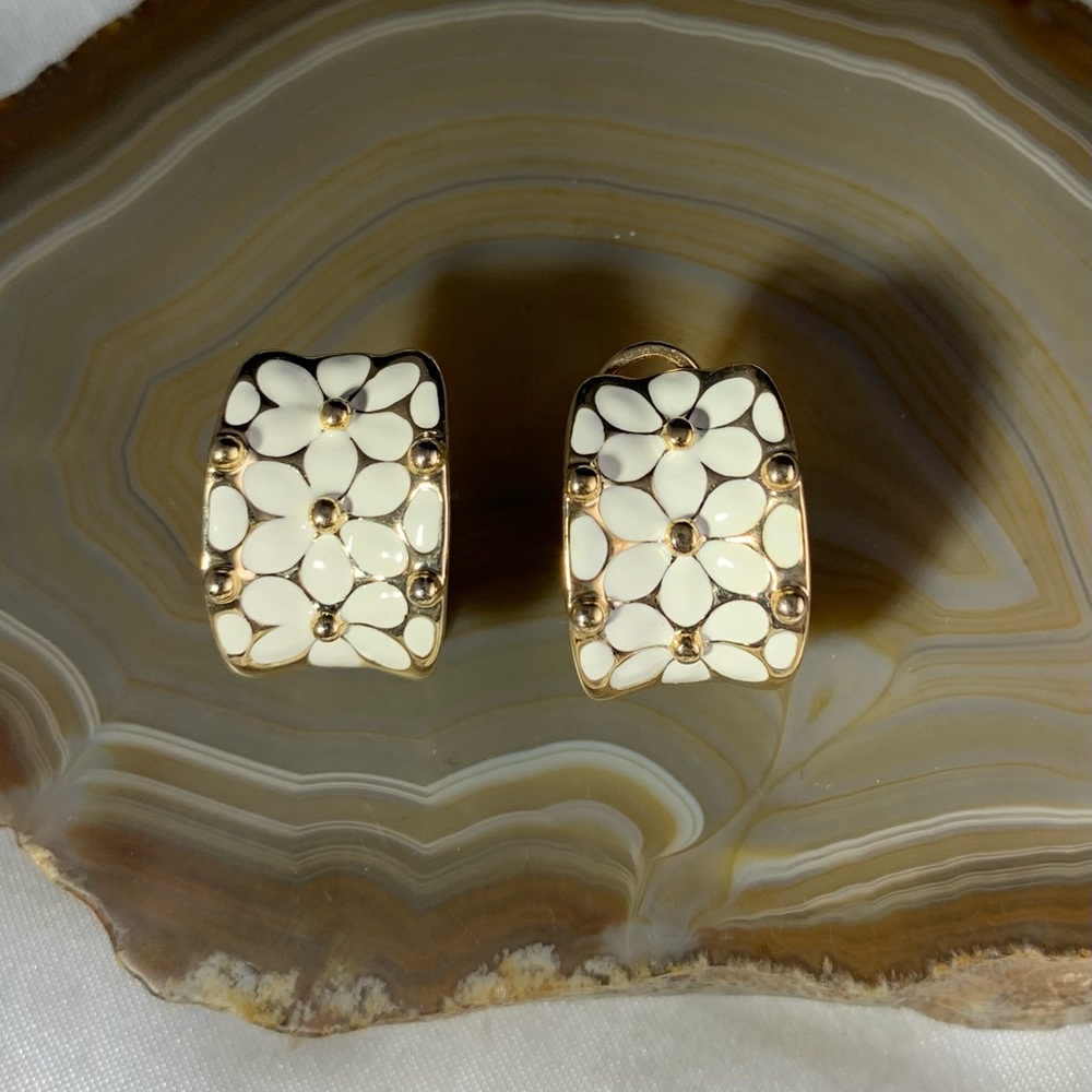 Chic Gold and White Floral Earrings
